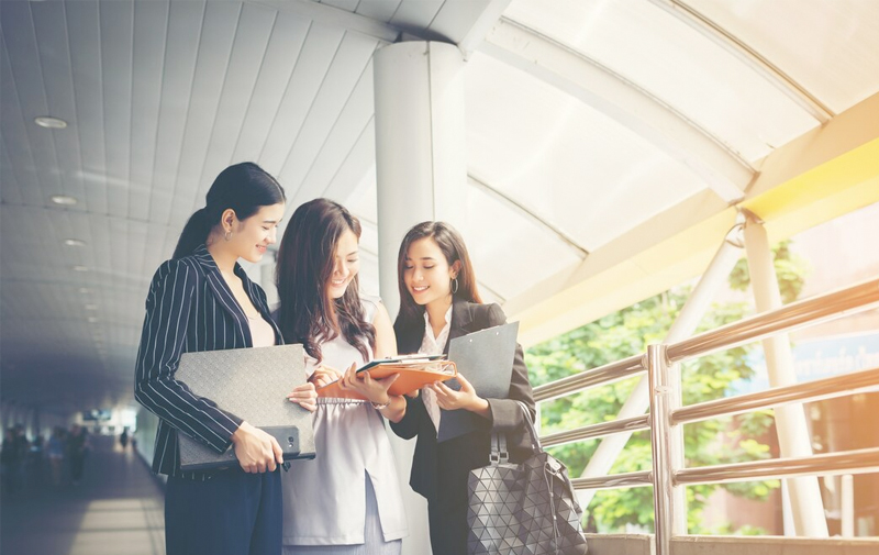 人才是企業(yè)核心競(jìng)爭(zhēng)力的重要組成部分，集團(tuán)致力于為員工提供優(yōu)越的職業(yè)發(fā)展通道，搭建一個(gè)充滿活力、公平競(jìng)爭(zhēng)的工作平臺(tái)。